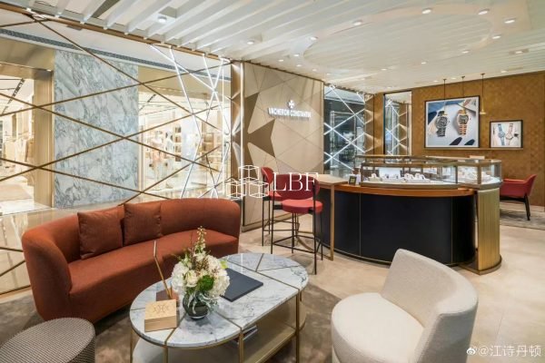 Clock display cabinet - Image 3