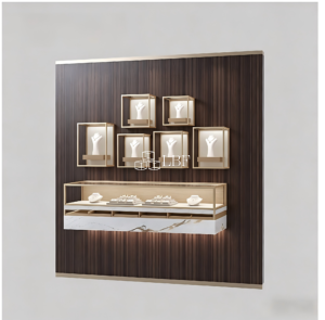 Il convient aux halls d'exposition de bijoux haut de gamme et aux comptoirs de marque. Il peut exposer des articles de luxe tels que des bagues en diamant et des colliers dans différentes zones, en tirant le meilleur parti de l'espace mural, en créant un point focal visuel, en améliorant le style de la marque, en attirant les clients et en garantissant la sécurité des expositions en même temps.