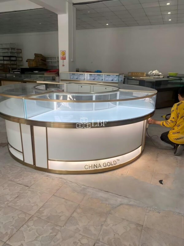 Rundes Schmuckregal für die Insel