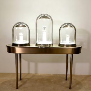 It allows the brilliant luster of jewelry to be fully displayed. Such exquisite use of light not only makes every gemstone of the jewelry shine dazzlingly, but also highlights its delicate texture and exquisite craftsmanship.