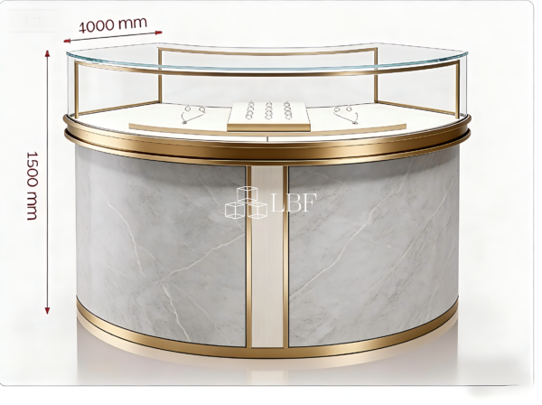 Cette vitrine de bijoux incurvée rehausse l'affichage en magasin grâce à son design élégant et luxueux. Elle protège les gemmes délicates avec du verre transparent et un cadre sécurisé, tandis que l'éclairage LED intégré met en valeur leur brillance. Idéale pour les bijouteries haut de gamme, elle améliore l'attrait visuel, organise les collections et stimule l'engagement client.