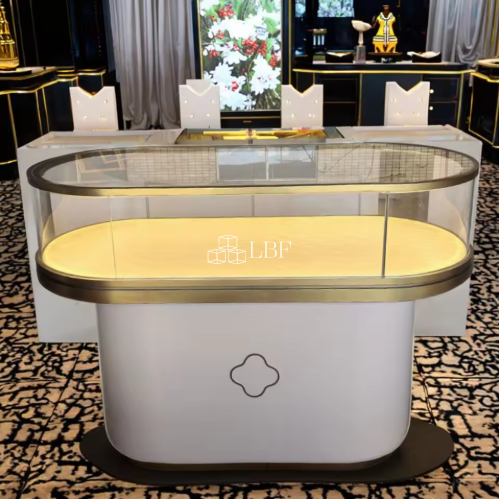 Vitrine d&rsquo;exposition incurvée pour bijoux de luxe