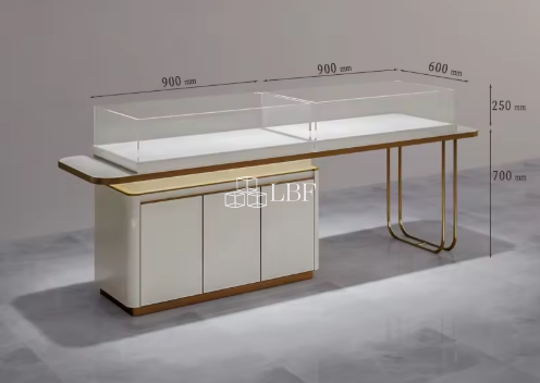 Vitrine à Bijoux en Or, Légère et Élégante