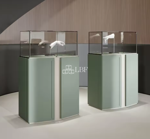 Lampes dans les vitrines indépendantes et les boutiques