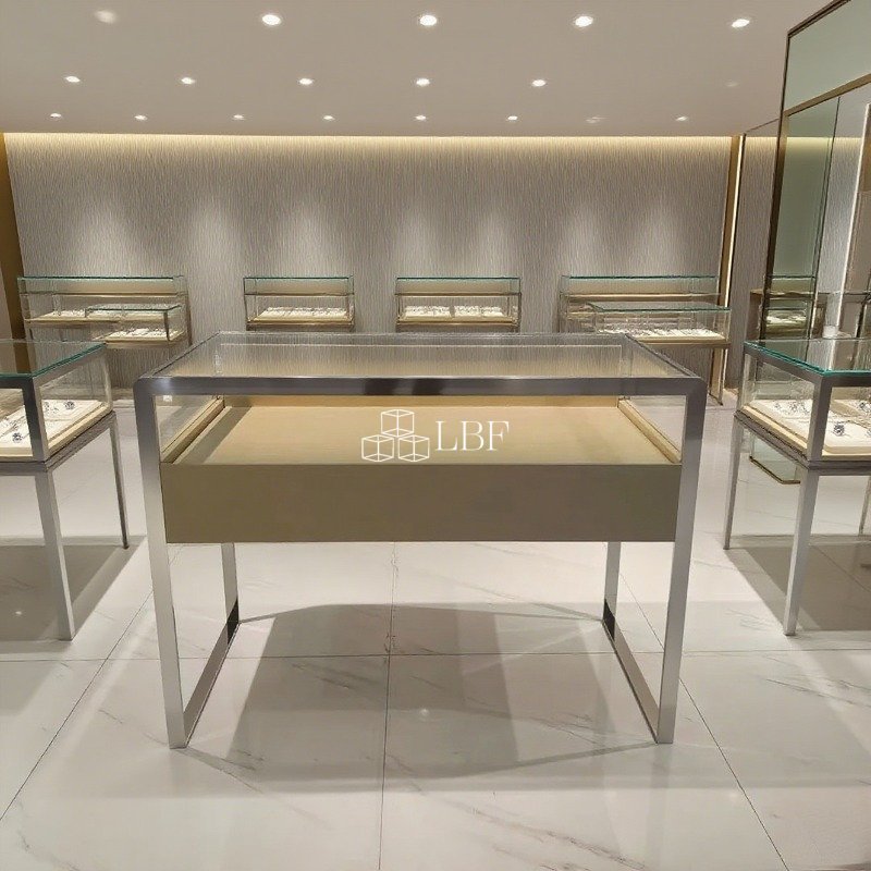 Comptoir d&rsquo;exposition pour bijoux haut de gamme